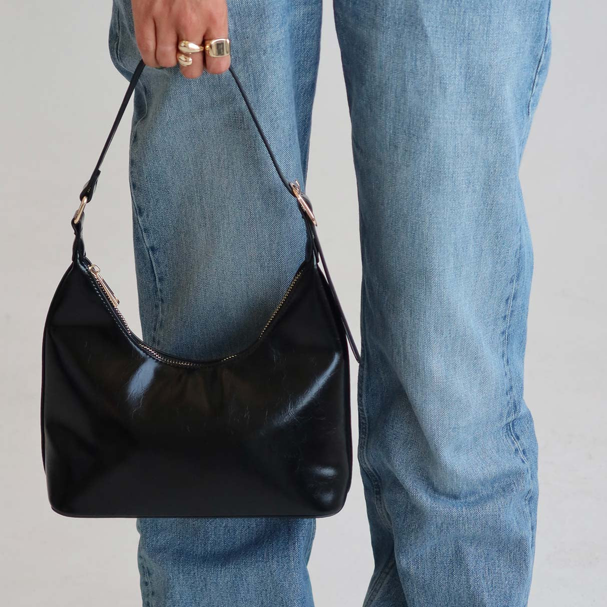 The Gravin Shoulder Bag